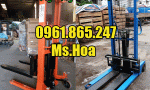 Xe nâng hàng lên container